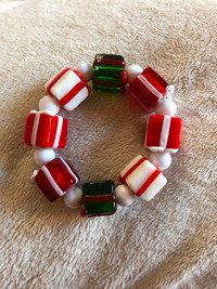 BRAND NEW BEAUTIFUL GLASS XMAS BRACELET