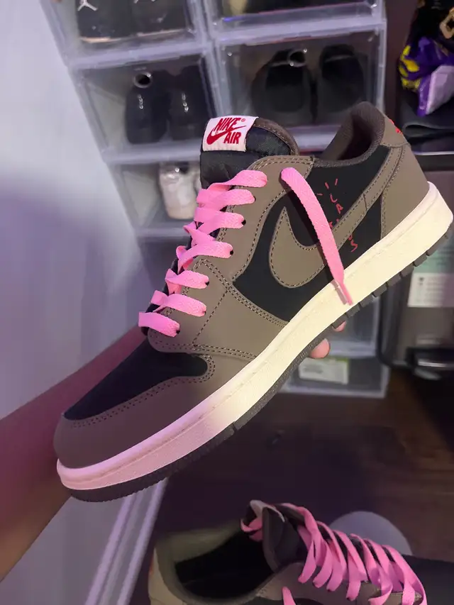 NIKE AIR JORDAN 1 LOW X TRAVIS SCOTT CACTUS JACK in Men's Shoes in Oshawa / Durham Region - Image 3