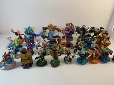 30 different figurines available 10$/each The more you buy, the cheaper it is Call or Text 514-817-6...