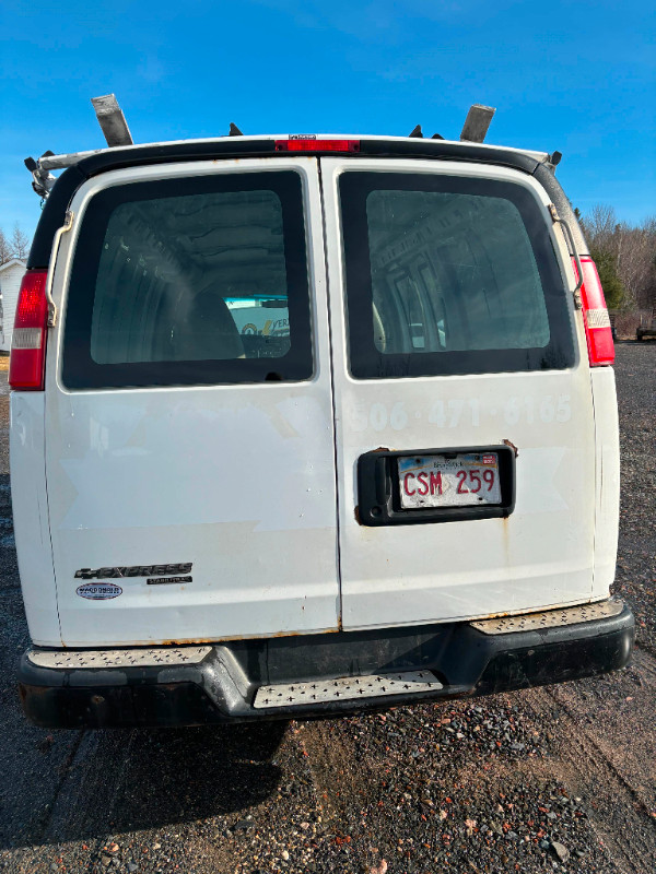 2015 Chevy Express 2500 4.8L V8 351,400kms in Cars & Trucks in Fredericton - Image 3