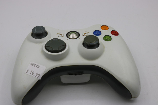 Xbox Core Wireless Gaming Controller – Robot White (#38293-2) in XBOX One in City of Halifax