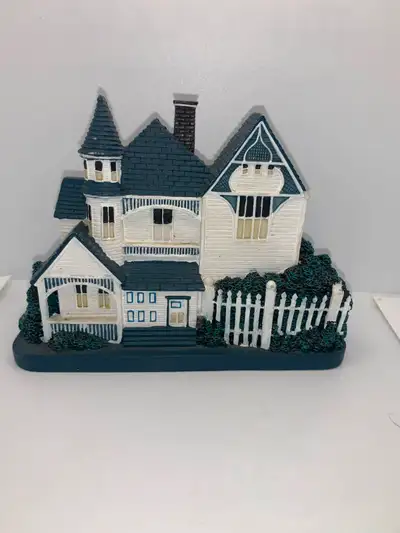 Collectible House Figurine - Grandma's Pride - Catherine Karnes, View more