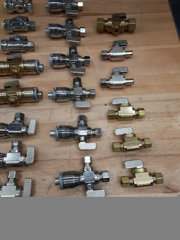 Lot de valves de plomberie neuves in Plumbing, Sinks, Toilets & Showers in City of Montréal - Image 3