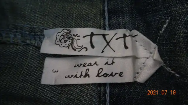 Jupes en Jeans in Women's - Dresses & Skirts in Québec City - Image 6