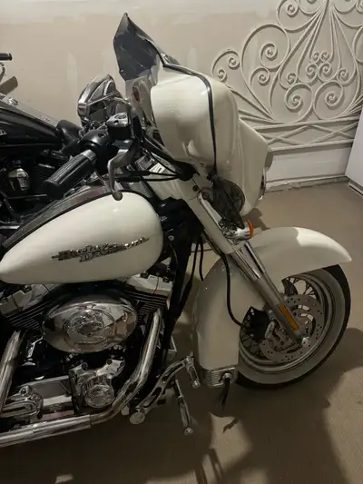 Absolutely great condition. No problems what so ever. Fresh oil change done today. Fully chrome prim...