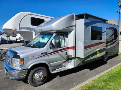 Very clean and well maintained 4 season unit. Updated interior with lots of storage in and out. Walk...