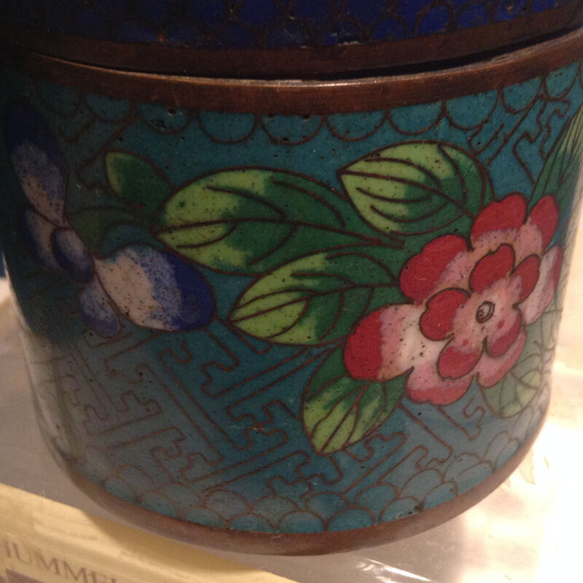 Antiques Chinese Cloisonné Enamel Jar Urn Flower w/Lid in Arts & Collectibles in Vancouver - Image 2