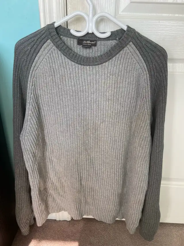 grey wool sweater in Men's in Mississauga / Peel Region - Image 2