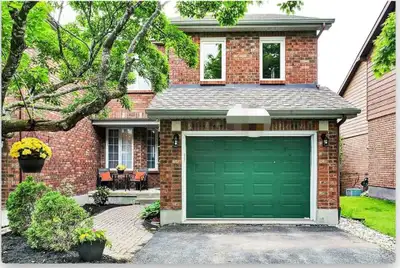 3 Beds 3 Baths Townhouse in Kanata lake.