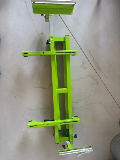 This miter saw stand is in excellent, nearly new condition, providing a sturdy and reliable base for...