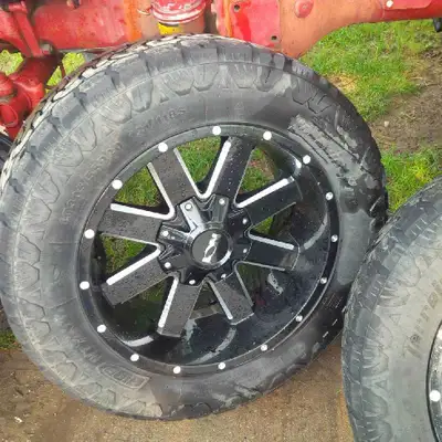 Selling my 20x10 wheels, comes off of 2014 ram 3500, asking 1200 obo tires aren't the best maybe ano...