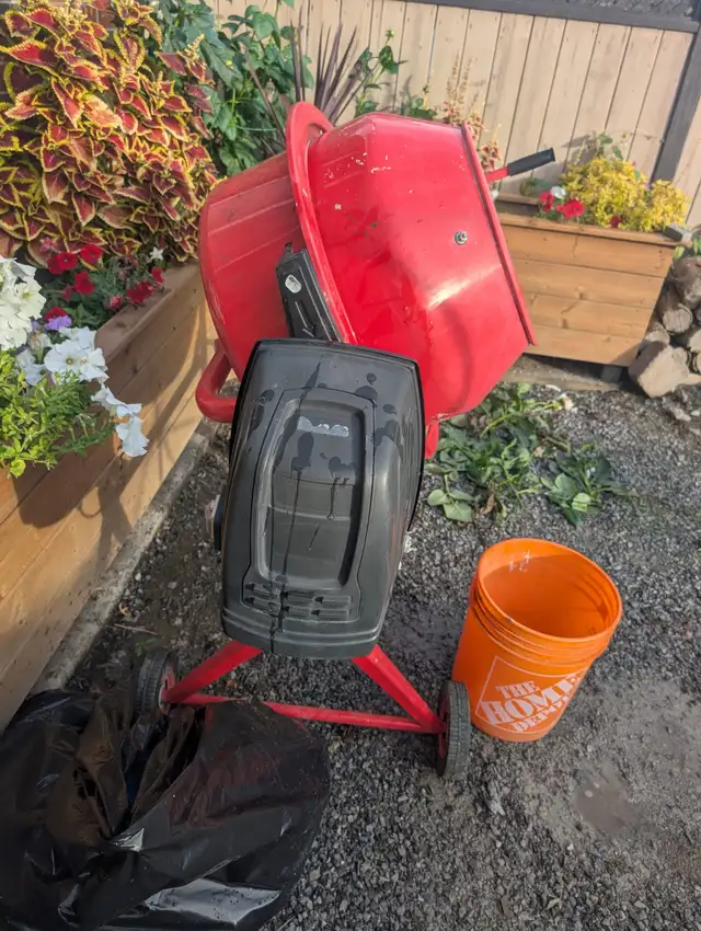 Concrete mixer in Other in St. Catharines - Image 4