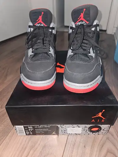 Shoes are in great condition. Only worn once. Comes with the original box, nike air hangtag, shoe tr...