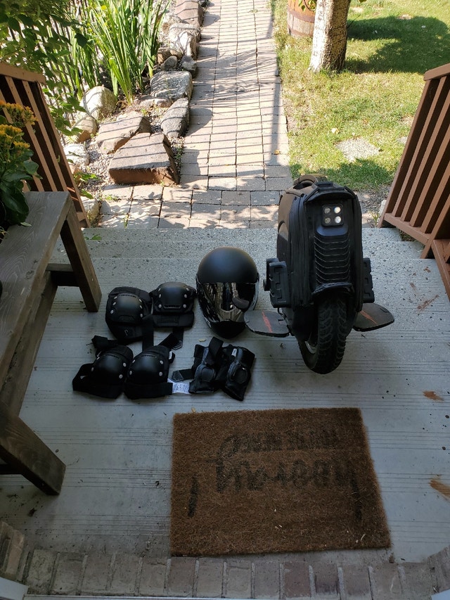 INMOTION V12 HS ELECTRIC UNICYCLE WITH HELMET AND POWER PADS Other