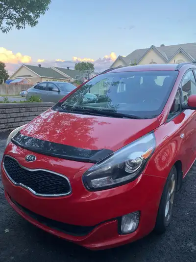 KIA RONDO 2014 Super propre très confortable à conduire & économique. 4 cylindres. L'auto est en exe...