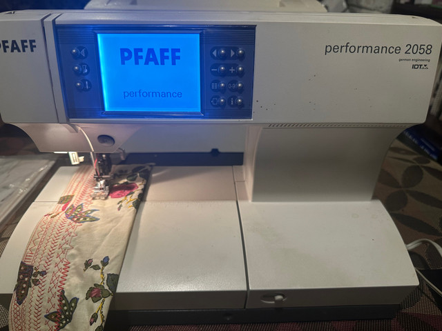 Pfaff 2058 computer sewing machine  in Hobbies & Crafts in Burnaby/New Westminster