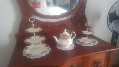 Old country roses 1962...Royal Albert assiettes pour 4 personnes+sucrier+crémier+théière+plateau+vas...