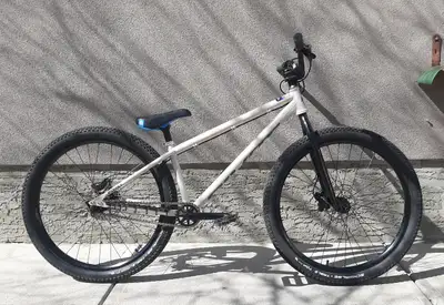 Custom Built Pivot Point complete bike. This has a high quality cromolly frame that tends to suit a...