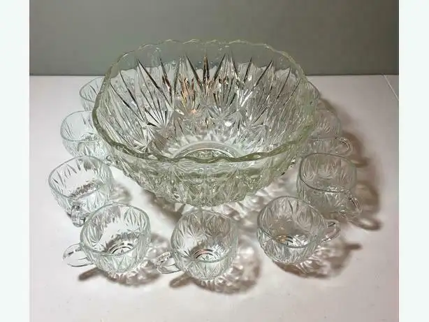 Pyrex ,dishware, vision , pots ,Aluminum pots in Kitchen & Dining Wares in Winnipeg - Image 5