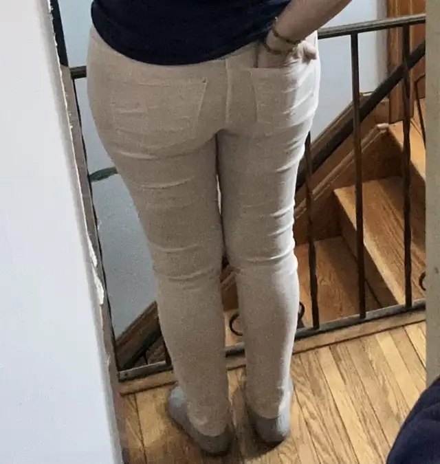 Pink jeans size 14  Denim mid rise skinny  elastic waist in Women's - Bottoms in Oshawa / Durham Region - Image 4