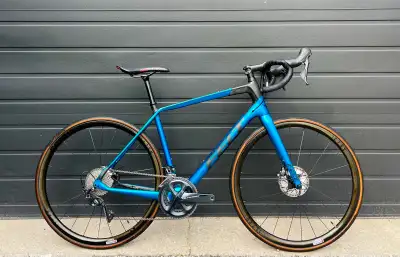 Like New Felt VR Advanced Ultegra, Carbon Wheels, View more