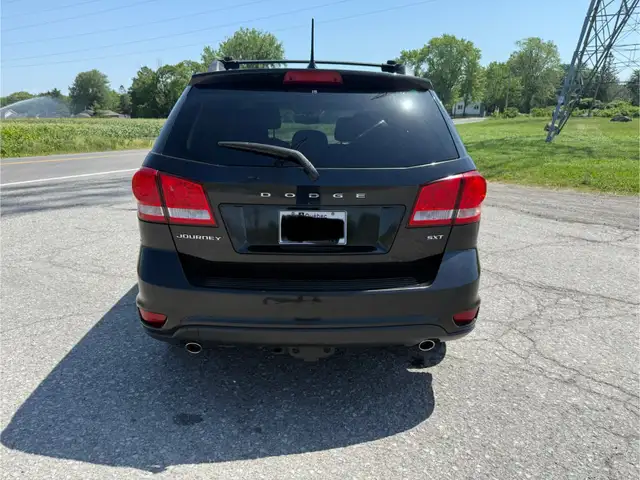 Dodge Journey SXT 3.6L 7Places in Cars & Trucks in Laval / North Shore - Image 5