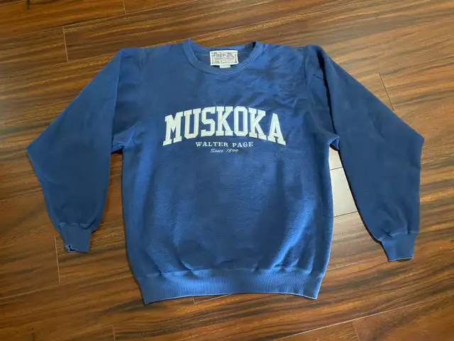 Walter Page men’s medium sweatshirt, vintage Muskoka, blue in Men's in Oshawa / Durham Region - Image 2