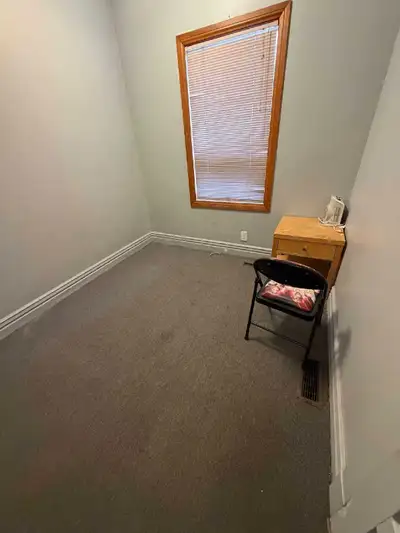 Private bedroom available in a quiet shared house on Robertson street Thunder Bay. Includes: All uti...