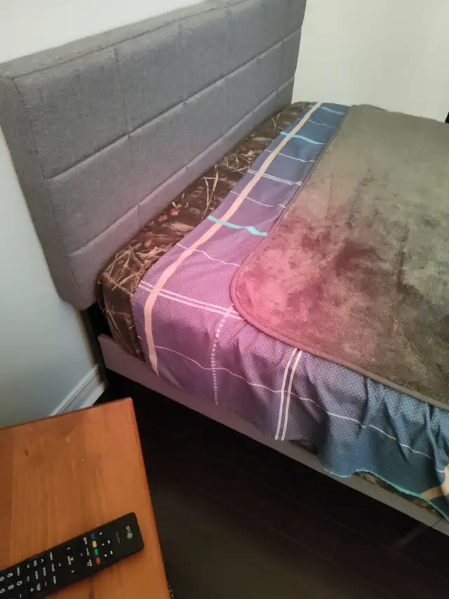 Plateforme de lit in Beds & Mattresses in Laval / North Shore - Image 4