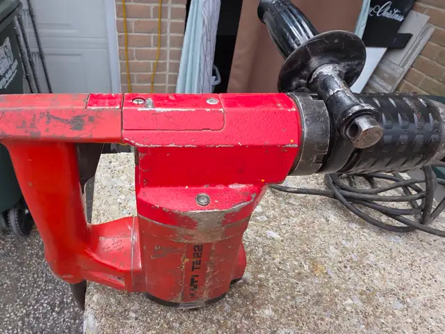 The Hilti TE 22 Corded SDS Plus Rotary Hammer Drill Plastic Case in Power Tools in Windsor Region - Image 7