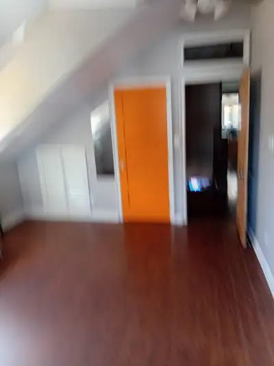 Room for Rent in Bradford, 6 kilometers away from any amenities, Stores, Restaurants etc, 1 kilomete...