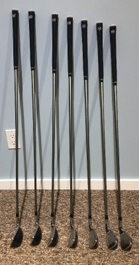 Wilson Launch Pad 4-PW Iron Set with graphite shafts