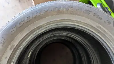 4 pneus d'été usagés 235/65R18 106V Pirelli Scorpion AS Plus 3 Pneus toutes saisons conçus pour les...