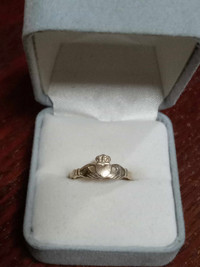 10K Gold Claddagh Ring Size 7.5