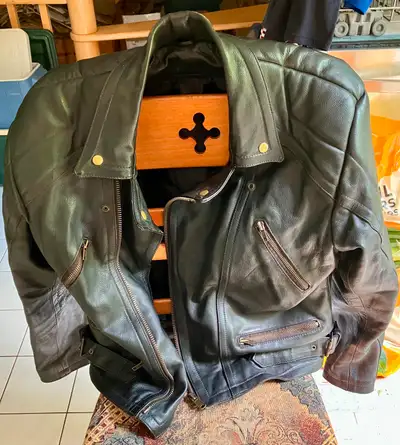 Veste pour moto. Grandeur médium. Avec doublure amovible.