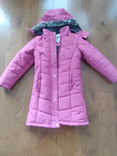 Beautiful size 8 girls parka! Retails for $90. Like new condition, only $15 to keep your little one...