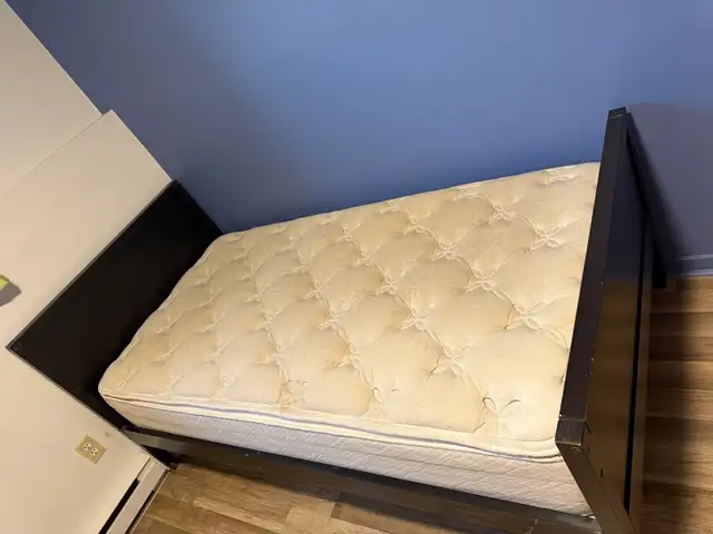 lit simple  in Beds & Mattresses in Longueuil / South Shore - Image 3