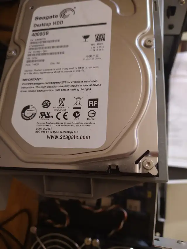 NAS Synology DS411+ (4-Bay) + 4x4TB Disks64739290407042124