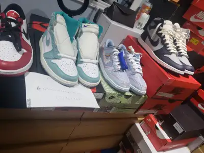 DS OG ALL PRICES FIX!! Nike dunk cherry SIZE 10 $350 Jordan 1 low Chicago golf SIZE 13 $350 Jordan 1...
