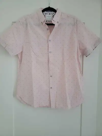 This is a used Denim & Flower Ricky Singh short sleeve shirt in size large with a stylish pink colou...