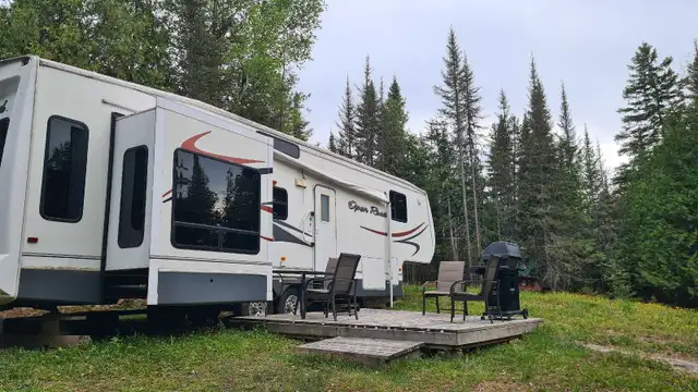 luxurious trailer in Ontario in Canada - Image 2
