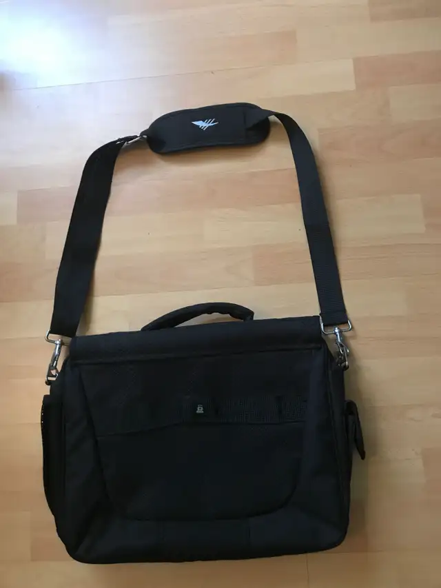 Sac - Malette pour ordinateur High Sierra in Laptop Accessories in Sherbrooke - Image 3