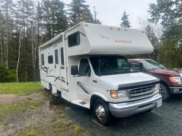 2000 Ford E-350 Eagle by Jayco Motorhome in RVs & Motorhomes in Bedford - Image 2