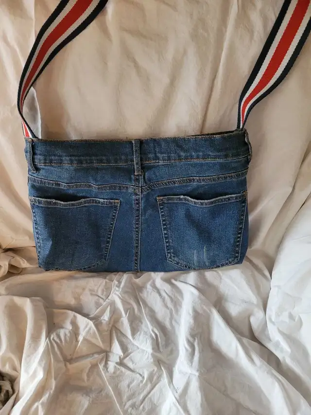 Jean Butt Purse in Women's - Bags & Wallets in Sudbury - Image 3