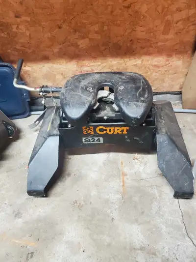 Curt Q24 Fifth Wheel Hitch. Used one season and then bought a different truck which isn't compatible...