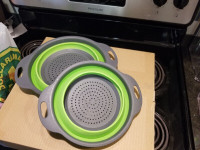 ** 2 Green/Grey Collapsible Strainers**