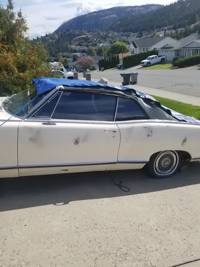 65 Pontiac Parisienne Convertible in Classic Cars in Kamloops - Image 4
