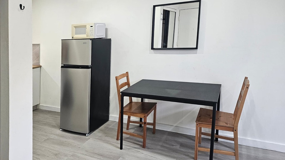 Studio for rent/ Studio à louer 2