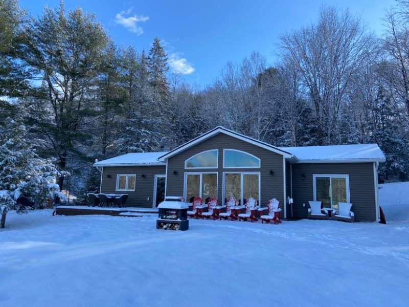 FOUR SEASON LAKEFRONT COTTAGE FOR SHORTTERM RENT Ontario Canada