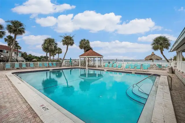 2bdr Condo in St. Pete, Florida, in Florida in Canada - Image 11